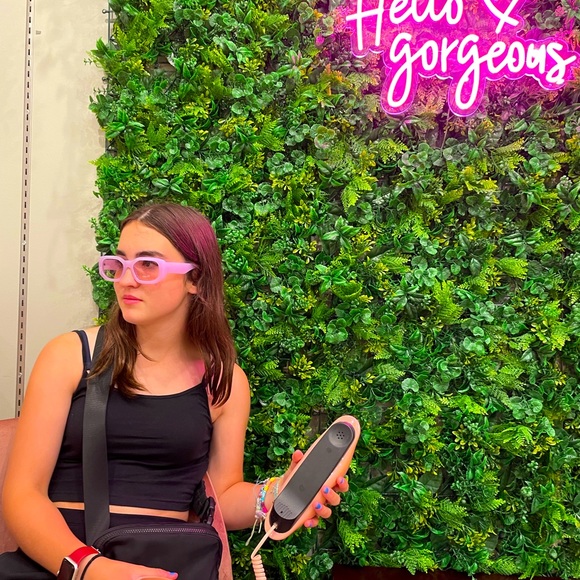 Meet your Posher, Ashlee - Picture 1 of 2